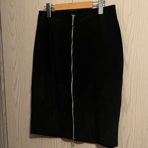 Elegant Black Leather Pencil Skirt with Silver Zipper